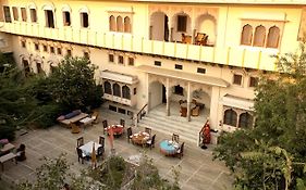 Dera Mandawa
